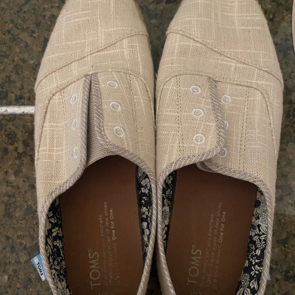 Toms sneakers